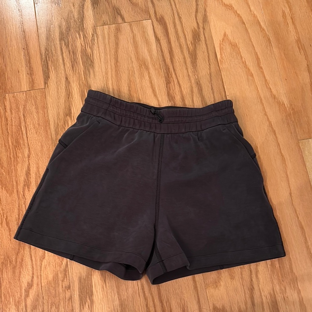 Lululemon Softstreme High-Rise Short 4”
